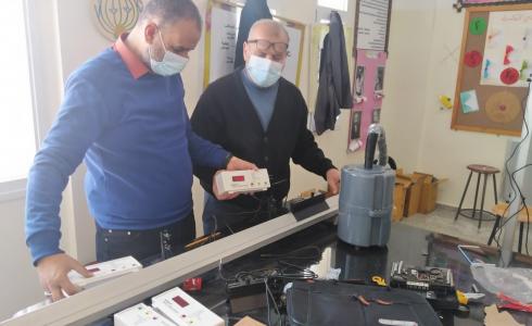 تربية الوسطى تواصل فحص مجموعة من الأجهزة والأدوات المخبرية موردة من مؤسسة قطر الخيرية