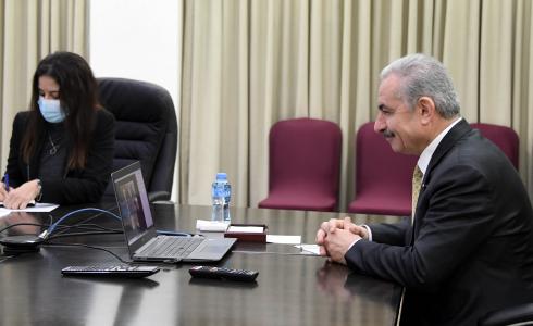 خلال محادثة محمد اشتية مع المبعوث النرويجي الجديد الخاص لعملية السلام في الشرق الأوسط جون هانسين باور