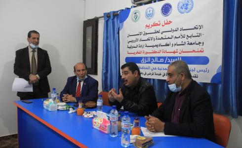 مؤسسات حقوقية دولية واكاديمية تكرم الزق وتمنحه شهادة الدكتوراه الفخرية تقديراً لخدماته لسكان القطاع