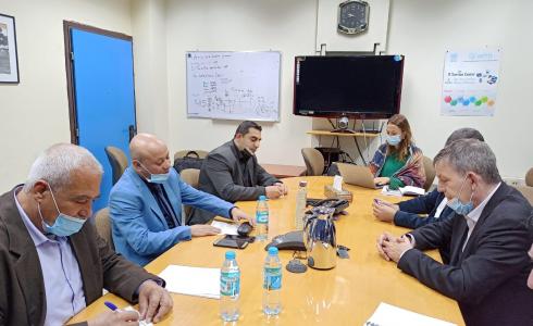 أبو هولي يبحث مع مفوض عام الأونروا تطورات الأزمة المالية