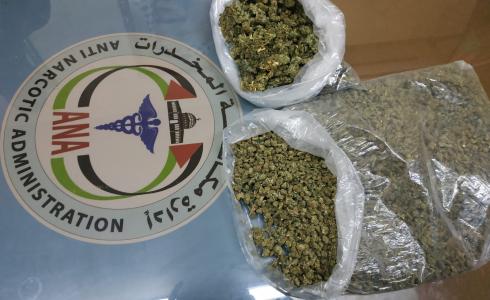 ضبط كيلو ونصف مواد مخدرة مع 3 أشقاء بالخليل