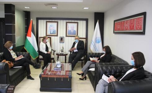 ئيس سلطة المياه مازن غنيم وممثلة النرويج