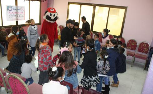 فريق الحنّون الإعلامي وهمسات للصرافة ينفذان حفل للأيتام بعنوان بسمـــة أمل