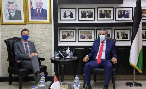 اجتماع حسين الشيخ مع ممثل الاتحاد الأوروبي في فلسطين