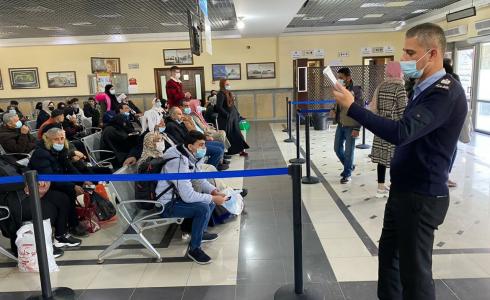 جانب من العمل عبر معبر رفح البري أمس الثلاثاء