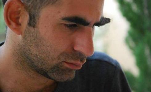 الكاتب مهند أبو غوش