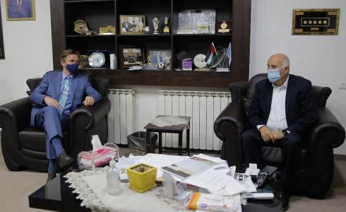 جبريل الرجوب مع ممثل الاتحاد الأوروبي لدى فلسطين