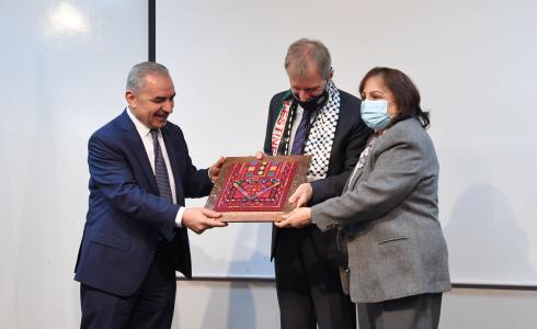 خلال تكريم  ممثل مكتب منظمة الصحة العالمية في فلسطين جيرالد روكنشوب