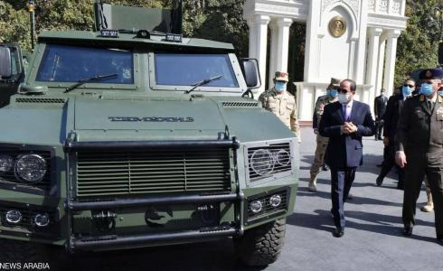 السيسي يتفقد مدرعات مطورة للجيش المصري