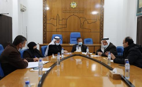 اللجنة الاقتصادية تلتقي منتجي المواد الزراعية