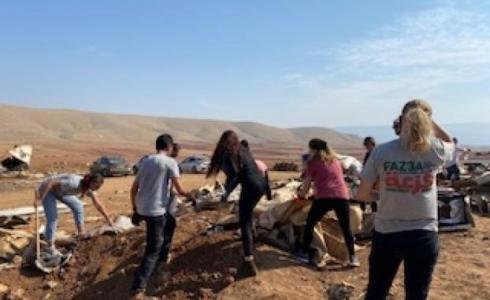 متطوعون يعيدون بناء خربة حمصة الفوقا