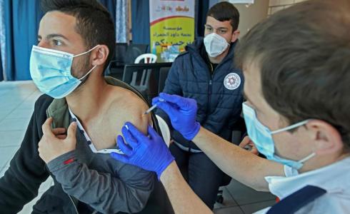 تطعيم العمال في إسرائيل بلقاح كورونا