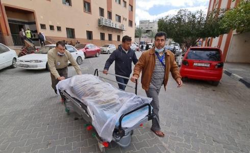 أحد الشهداء الثلاثة بعد وصوله إلى المستشفى