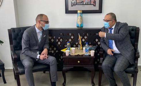 الدكتور عاطف أبو سيف و رئيس  مكتب تمثيل جمهورية لتوانيا بيرتاس فينيسكايتيس