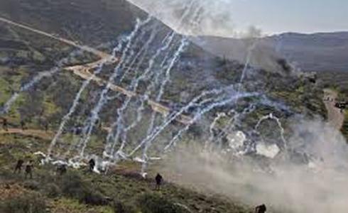 إصابات بأعيرة معدنية وحالات اختناق خلال مواجهات مع الاحتلال في جبل العرمة جنوب نابلس