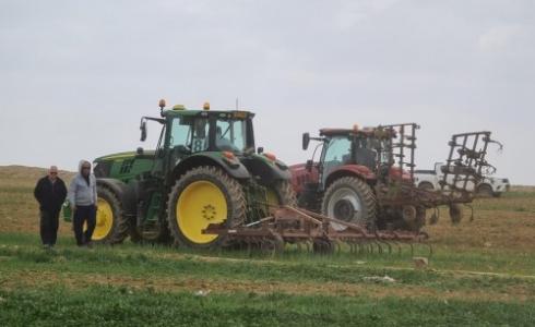 الاحتلال يشن حملات مداهمة وتجريف في الأراضي الزراعية بالنقب