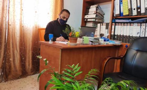 المركز الفلسطيني في الخليل يوقع اتفاقيتين لمشاريع شبابية ونسائية