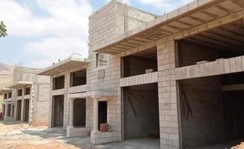 الاحتلال يشرع بهدم محلات تجارية في عين شبلي في نابلس