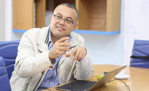 وزير الثقافة الفلسطيني عاطف أبو سيف