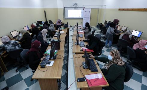 تدريب المعلمات في مدارس قطاع غزة حول مهارات التعليم الالكتروني