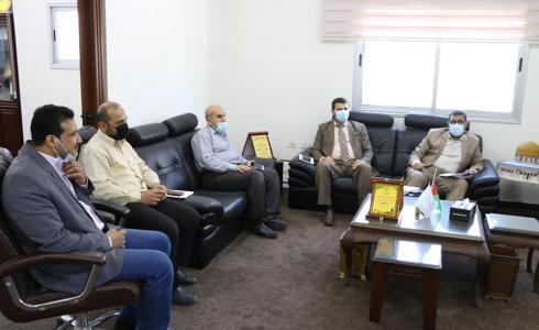 اجتماع وكيل وزارة المالية بوفد نقابة الموظفين في قطاع غزة