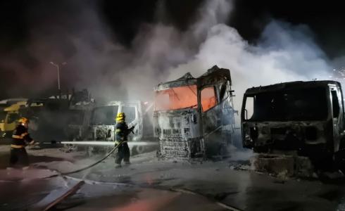 حريق هائل في عدد من الشاحنات في حيفا