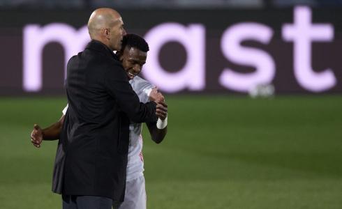 زيدان قاد ريال مدريد للفوز على ليفربول