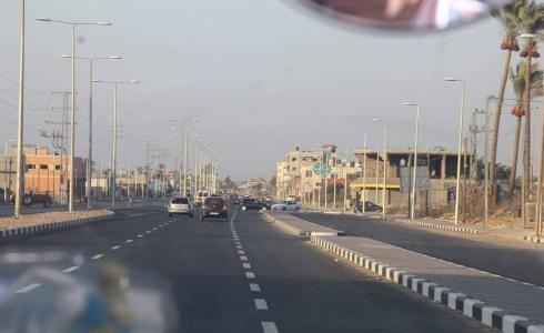 وزارة الأشغال العامة والإسكان تجري أعمال صيانة دورية لشارع صلاح الدين وتواصل أعمال تعميق حوض الميناء