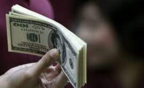 فتاة أمريكية تجني أكثر من مائة مليون دولار من التنمر على الرجال بمواقع التواصل