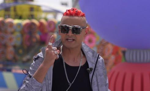 رامز جلال خلال برنامج رامز عقله طار