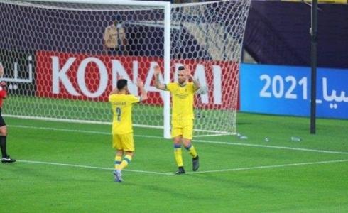 لاعبو النصر يحتفلون بالفوز على السد القطري