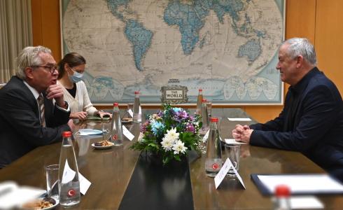 تور وينسلاند يلتقي بيني غانتس