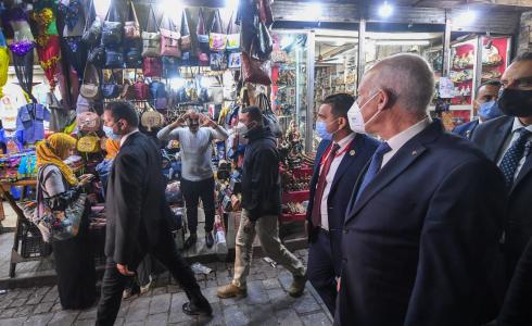 رئيس تونس قيس سعيد يتجول في شوارع القاهرة