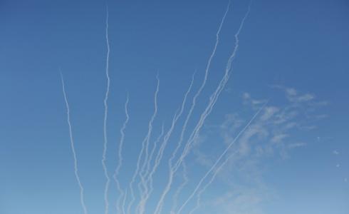 إطلاق رشقة صاروخية من غزة على تل ابيب