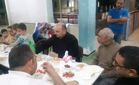 أسر مسيحية تلجأ للكنيسة اللاتينية الكاثولوكية بعد تضرر منازلها نتيجة العدوان على غزة