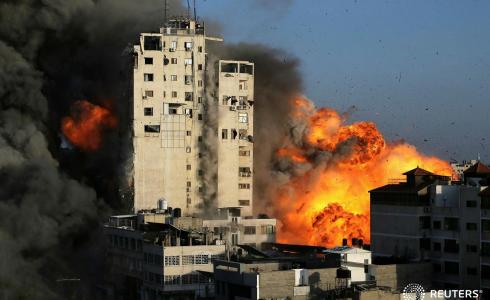 استهداف برج الشروق غرب مدينة غزة