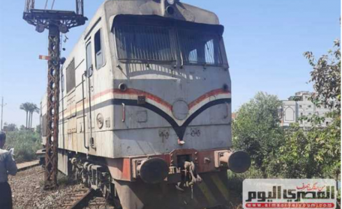 صورة للقطار الذي خرج عن مساره صباح اليوم في مصر
