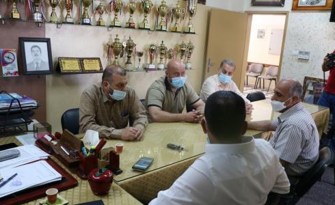 تربية الوسطى تبحث سبل تعاون مع بلدية دير البلح