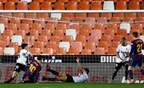 برشلونة يواصل اشعال الدوري الاسباني بعد الفوز على فالنسيا