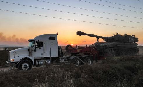 نقل دبابات على حدود قطاع غزة