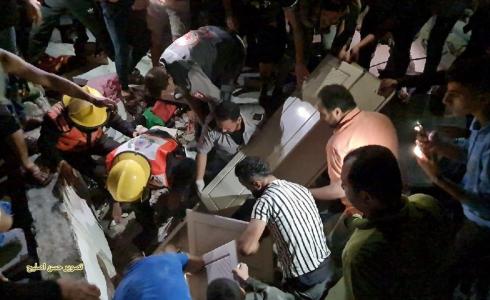 البحث عن ناجين في قصف عدة بنايات على رؤوس ساكنيها  غرب غزة