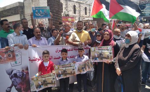 مسيررة تضامنية في نابلس دعما للأسرى