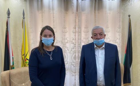 العالول مع القنصل السويدي