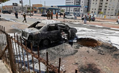 قتيلان إسرائيليان بصاروخ أصاب مبنى مباشرة في عسقلان