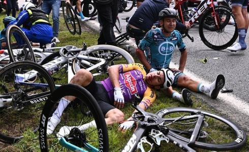 من الحادث الذي تسببت به الشابة الفرنسية.jpg