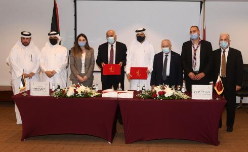 جانب من التوقيع