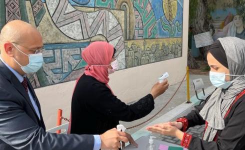 مدارس نابلس : بدأ حملة تطعيم طلبة المرحلة الثانوية