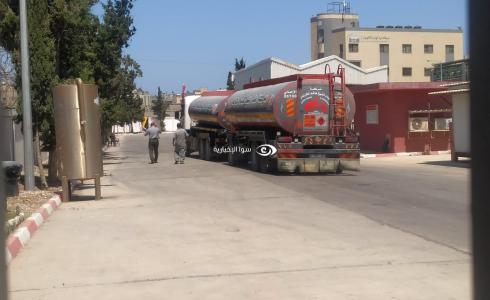 شاحنة محملة بالوقود داخل محطة توليد كهرباء غزة