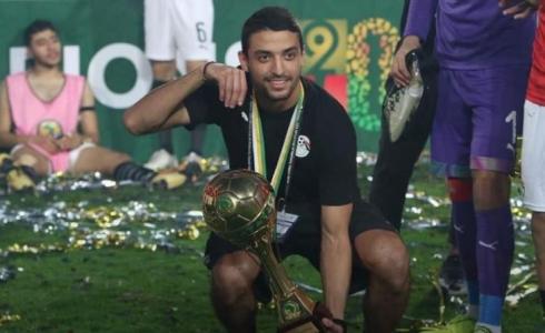 طاهر محمد طاهر لاعب الأهلي المصري