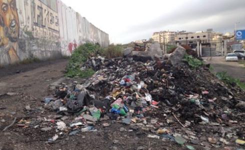 سكان بلدة كفر عقب تعبر عن غضبها من بلدية القدس